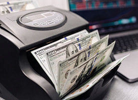 До 3 лет тюрьмы не за подделку. После обмена долларов житель Барановичей оказался в милиции