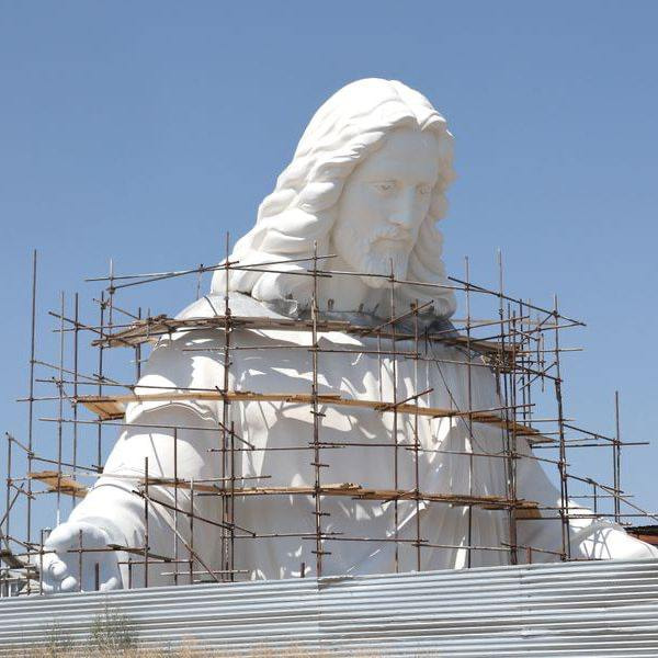 Статуя Христа Армения3.jpg