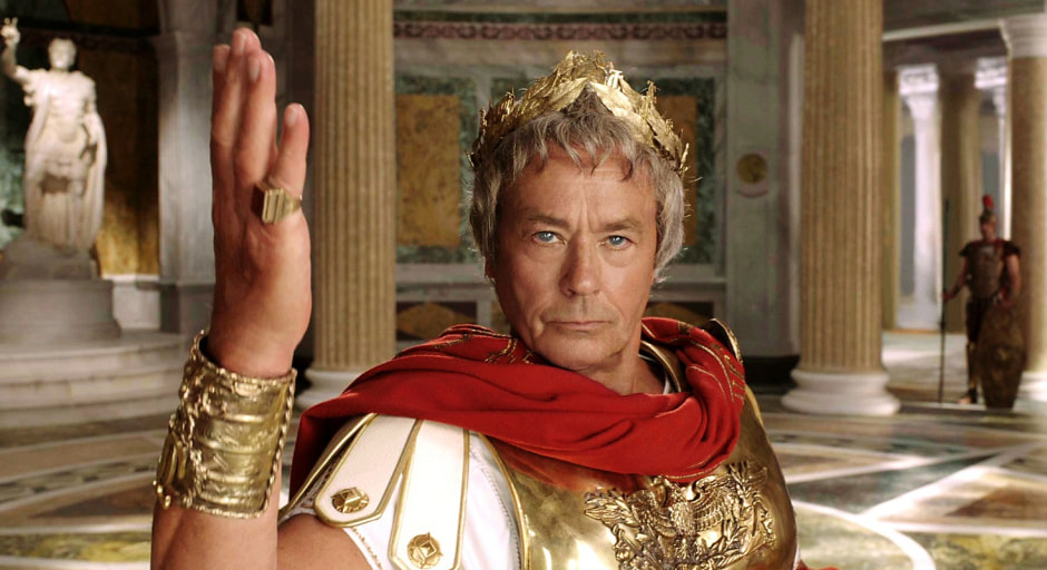 в роли Юлия Цезаря Ален Делон