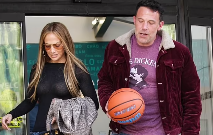 Дженнифер Лопес подала на развод с Беном Аффлеком (3).png