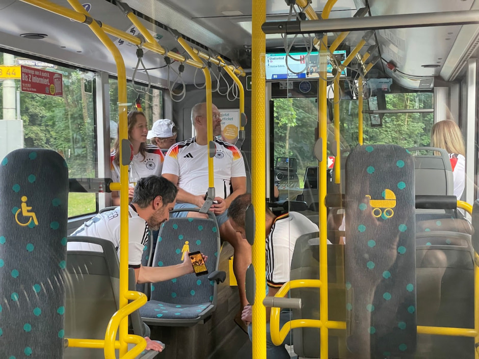 Антураж матча Германия-Швейцария 2.jpg