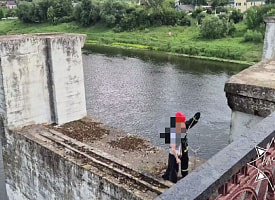 В Орше подросток застрял на бетонных опорах моста через Днепр