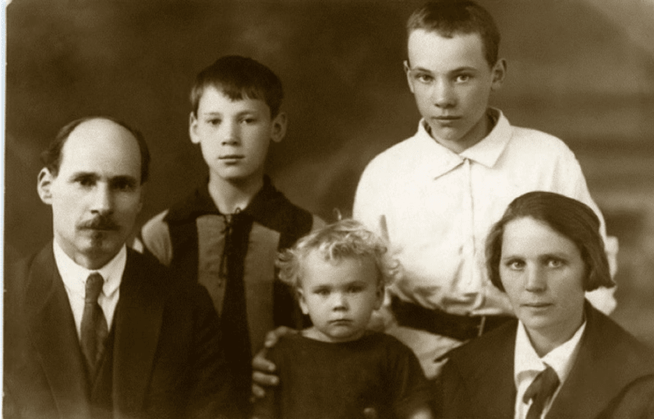 Колас с семьей