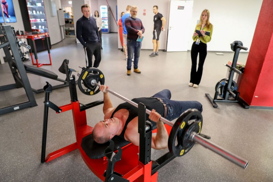 Конкурс по жиму штанги 23 февраля 3.jpg