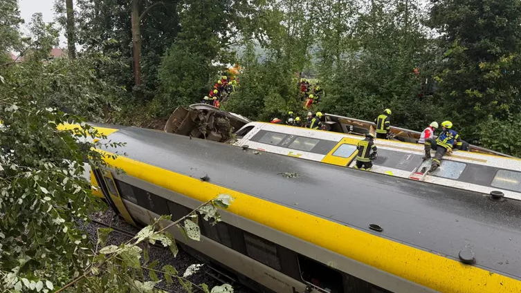 Поезд сошел с рельсов в Германии