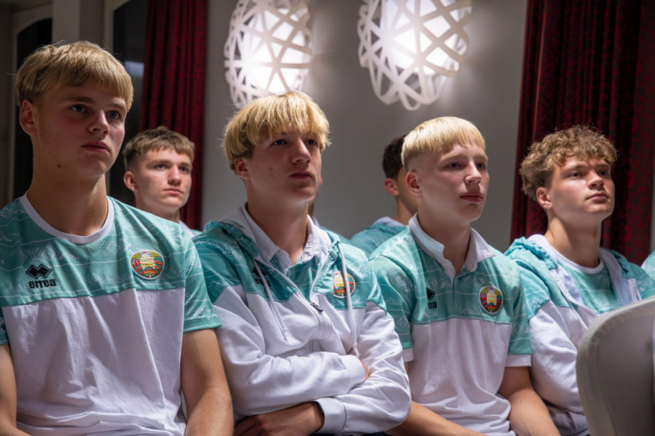 Водитель автобуса в Бельгии отвез юношескую сборную Беларуси не на тот стадион Водитель автобуса в Бельгии отвез юношескую сборную Беларуси не на тот стадион.jpg