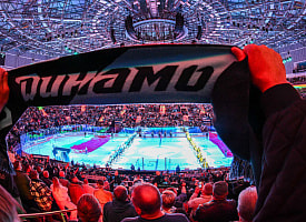 Дорогие билеты на хоккей в Минске нашли и на популярном сервисе объявлений. К руководству пришли налоговики