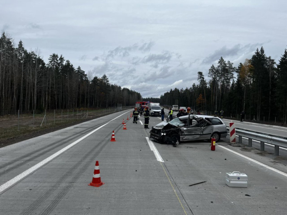 В Логойском районе Toyota врезалась в В Логойском районе Toyota врезалась в