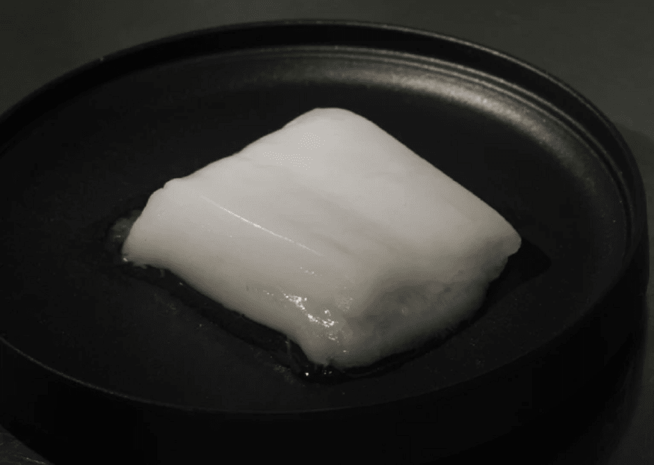 Кусок куриного лабораторного мяса.png