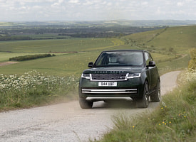 Range Rover представил свой первый электромобиль. Он проезжает до 600 км без подзарядки