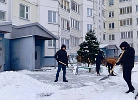 В Минске работают бесплатные пункты выдачи лопат для уборки снега. Где именно?