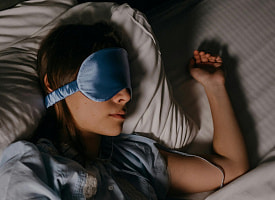 Подростки лучше спят и учатся, если занятия в школе начинаются позже – исследование