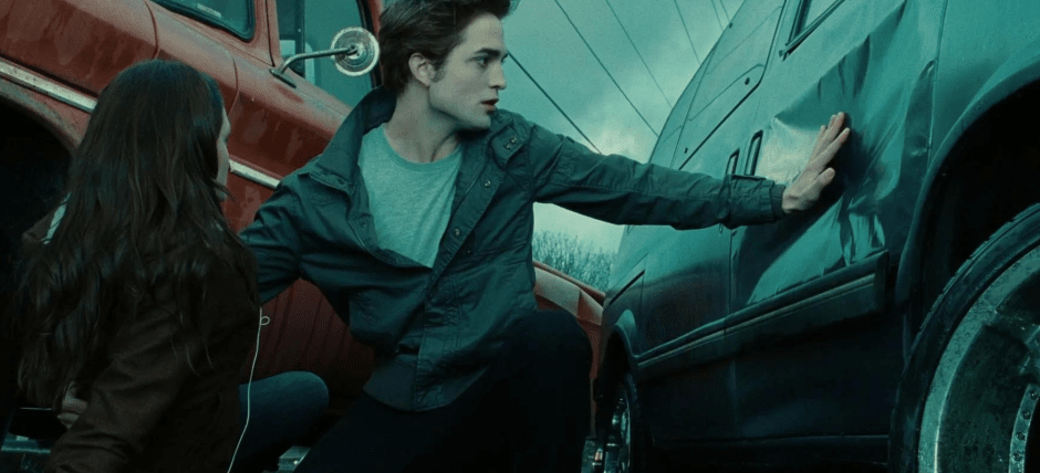 защита, кадр из фильма Сумерки