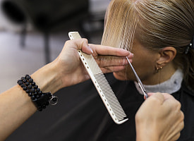 Директора парикмахерской в Могилёве отправили под суд за “трудоустройство” 12 выпускников