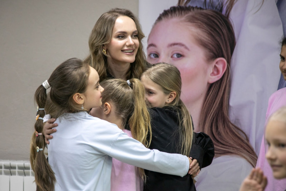 13-Основатель агентства ANNmodels Анна Смирнова с учениками.jpg