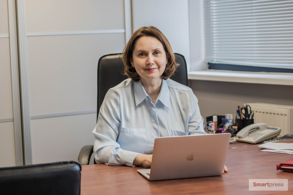 Татьяна Пушко за макбуком.jpg