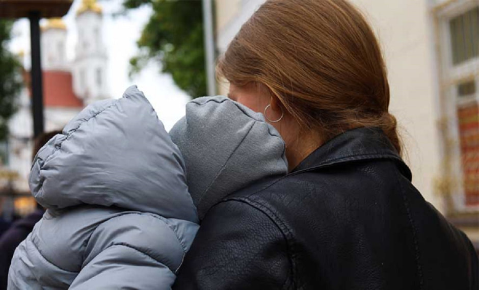 женщина с ребенком.jpg