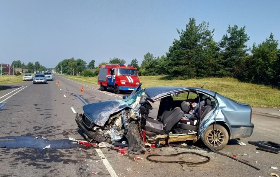 На въезде в Бобруйск Skoda влетела в фуру MAN — водитель легковушки то ли заснул, то ли стало плохо (3).png
