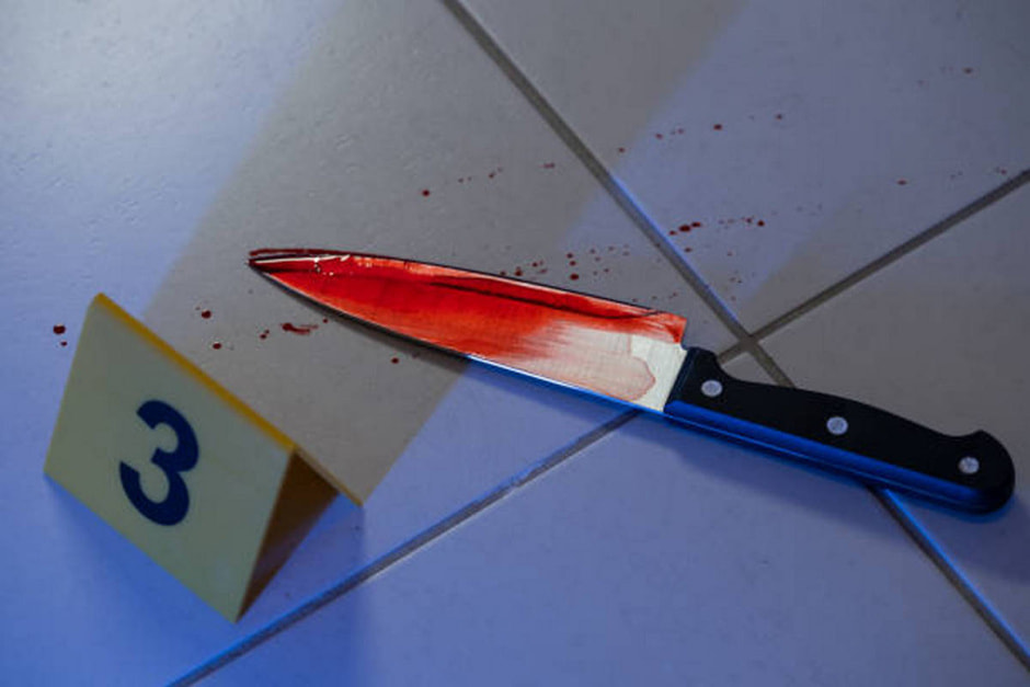 Нож в крови.jpg