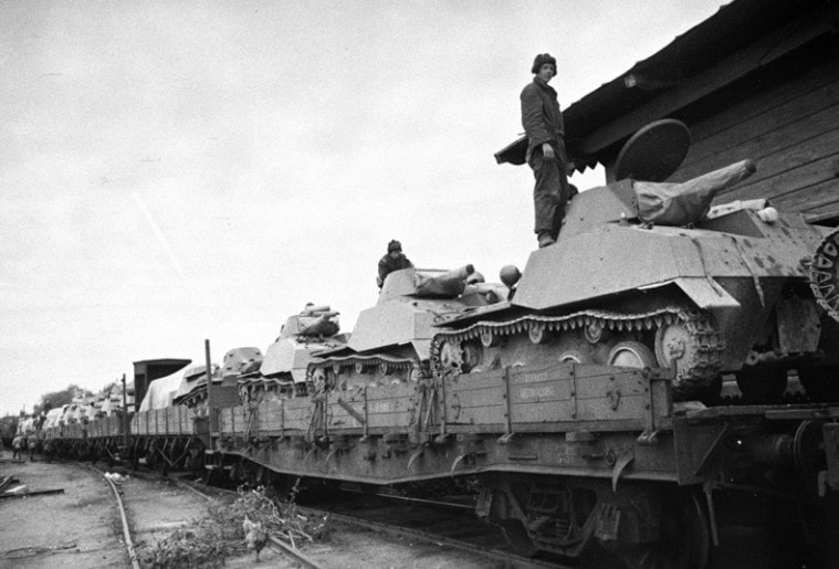 Эшелон с легкими танками Т-40