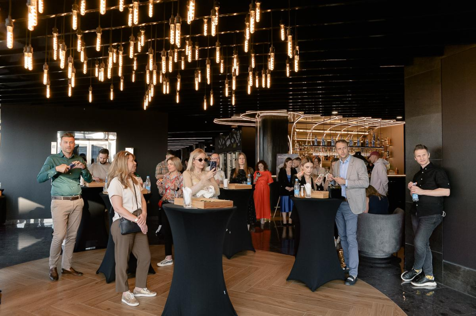 Фильм Переводчик 3.png Фильм Переводчик 3.png