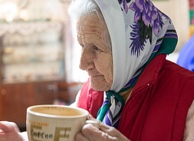 Любит торты и шоколадки. Спросили у 92-летней белоруски, как дожить до старости и не раскиснуть