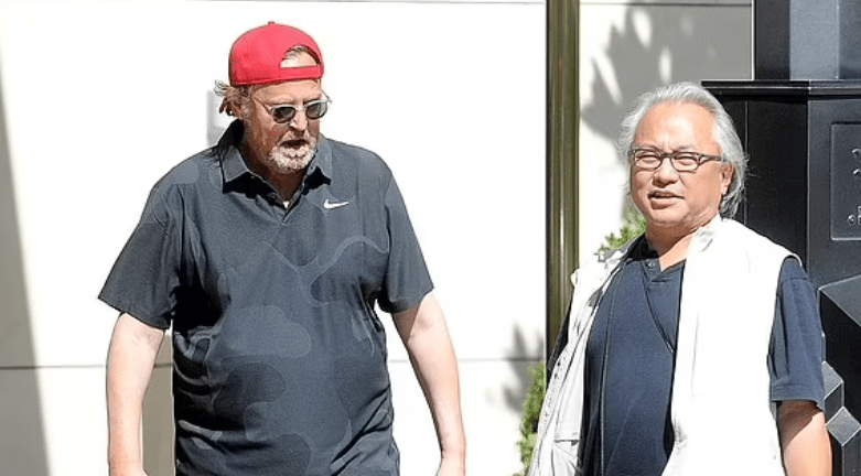 Последними словами актера Мэттью Перри была просьба дать ему 