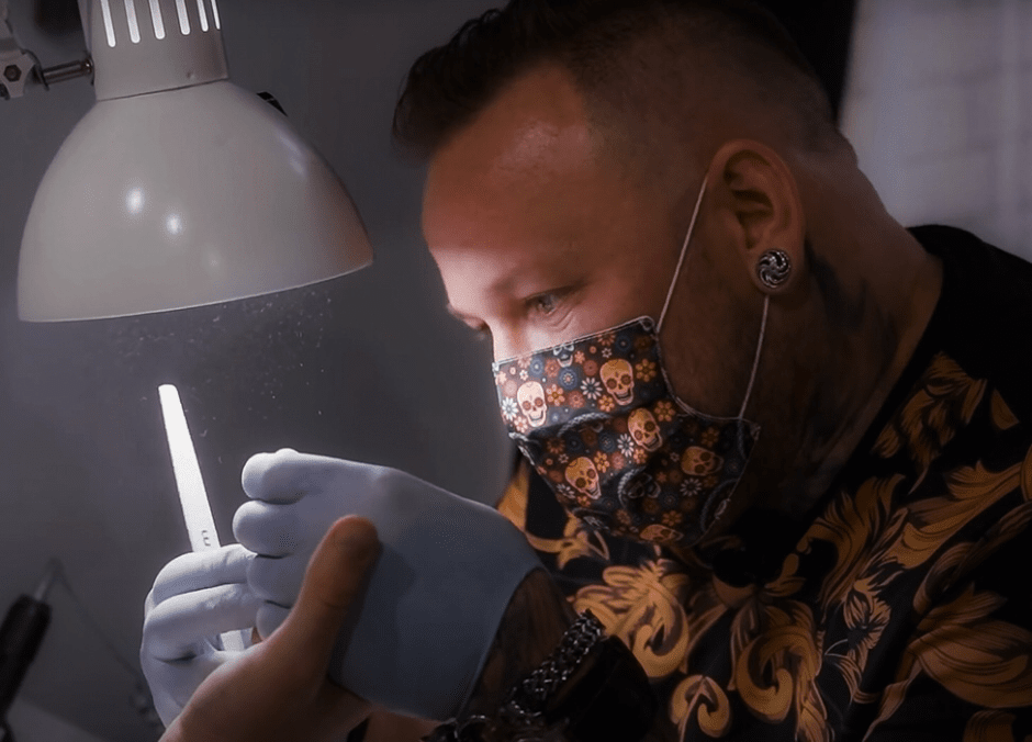 Павел Сафронов за работой.PNG