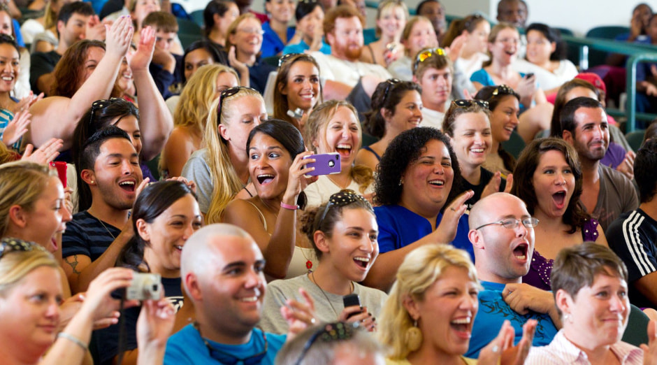 Люди смеются.jpg Люди смеются.jpg