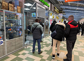 Белорусы побежали в обменники. Доллар неожиданно упал на торгах 9 марта