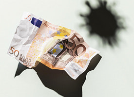 Можно скупать? Доллар и евро обновили месячные минимумы – Итоги валютных торгов 7 апреля