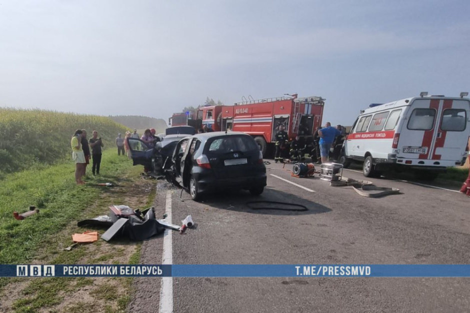 В Могилевской области Honda столкнулась лоб в лоб с Peugeot — среди пострадавших дети (3).jpg