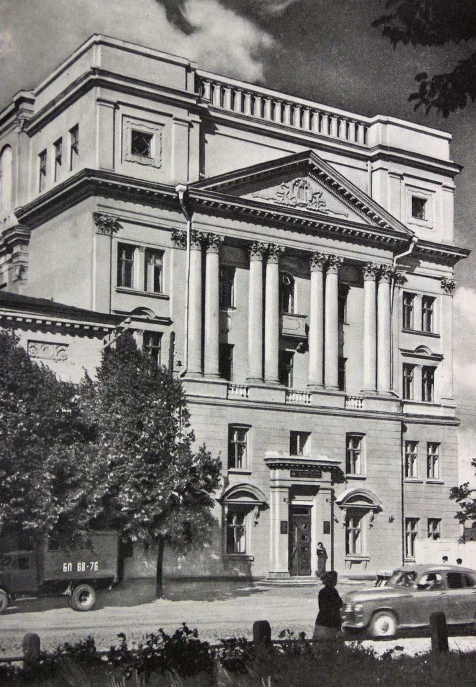 16-Вид костела после превращения в спорткомплекс.jpg