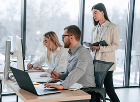 Отменили совещание – и стало легче. Учёные объяснили, почему “лишний” час ощущается длиннее