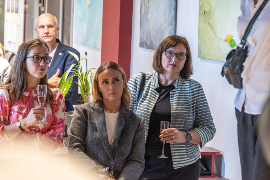 Художник Валерий Песин в галерее SmART 18.jpg