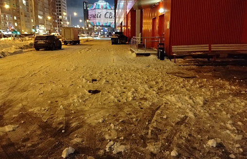 Директору Dana Mall предъявили обвинение после падения снега на 17-летнюю девушку