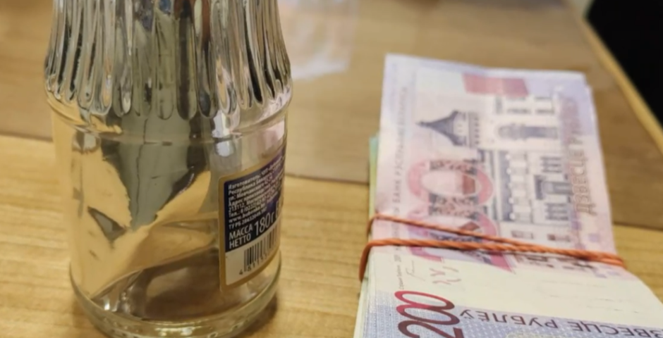 Директор фирмы на фуд-корте в Минске забыл сумку с марихуаной.png