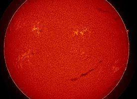 На Солнце появился гигантский “смайлик” размером 1,5 млн километров