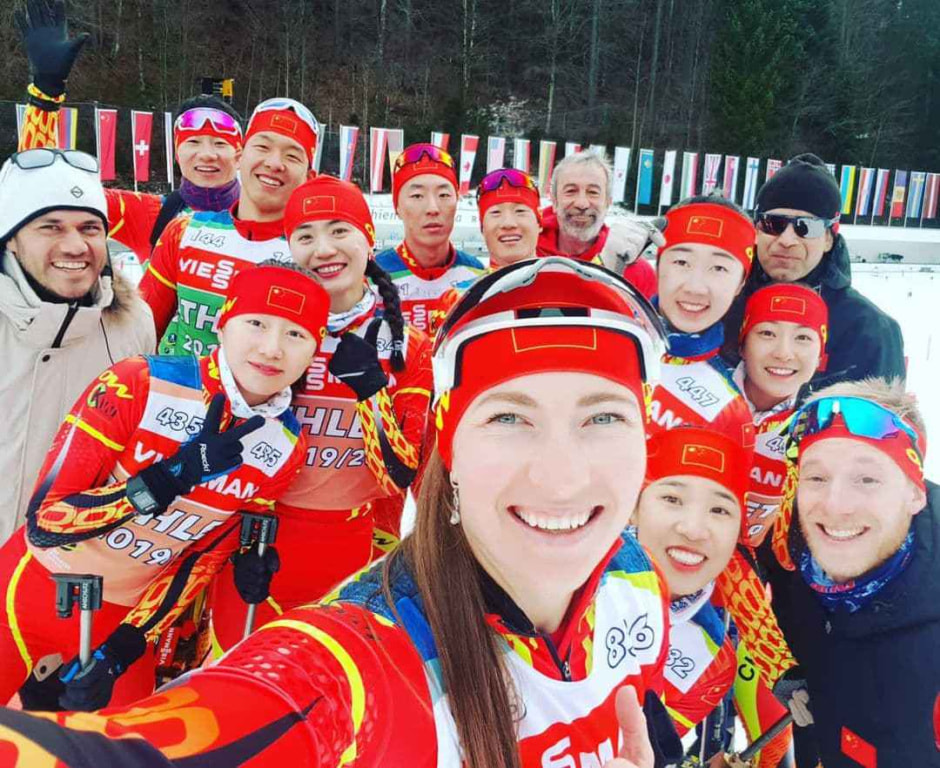 Домрачева и сборная Китая.jpg