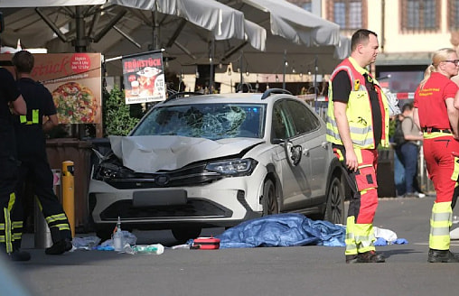 В центре Лейпцига автомобиль на скорости въехал в людей: двое погибли, есть тяжелые раненые