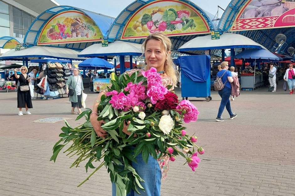 Продаем пионы на Комаровке 1.jpg