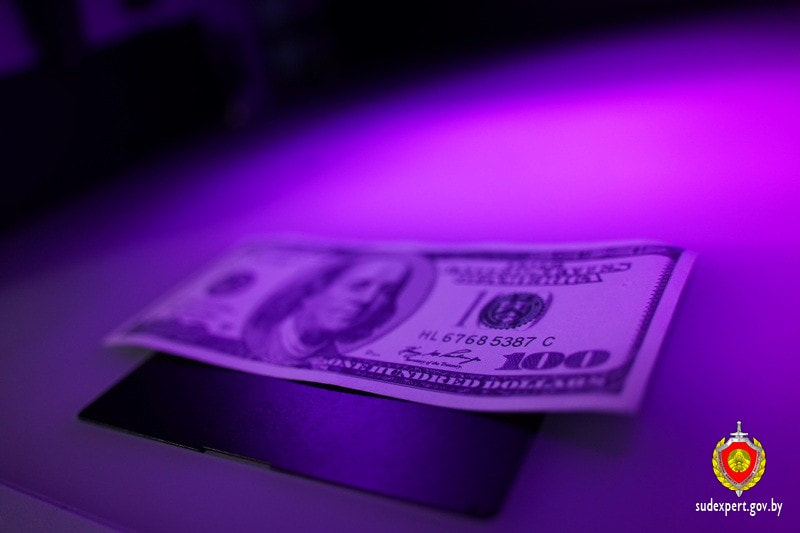 поддельные доллары 1.jpg