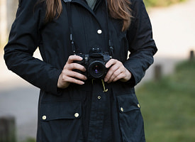 Фотограф создала логотип Года белорусской женщины. Показываем символ с васильком и орнаментом