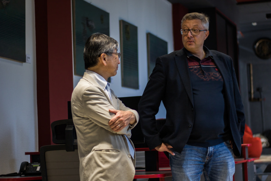 Посол Японии Хироки Токунага и директор Смартпресс Вячеслав Зенькович.jpg