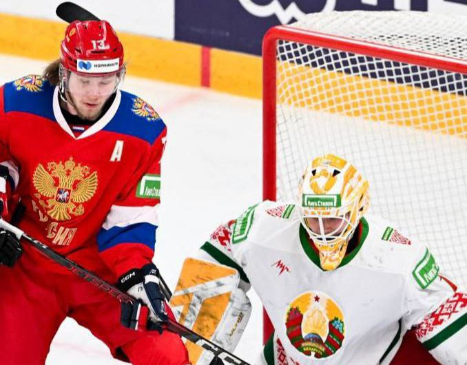 Белорусские хоккеисты проиграли россиянам на Минск-Арене.jpg