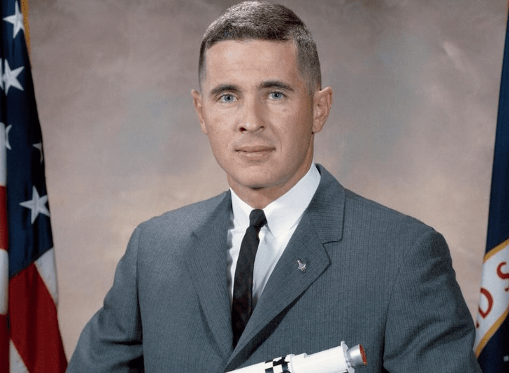 астронавт.png астронавт.png