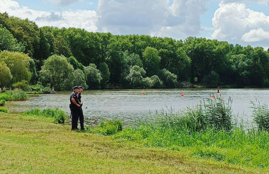 милиция на пляже.jpg