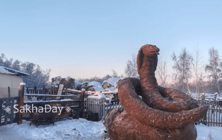 змея из навоза.png