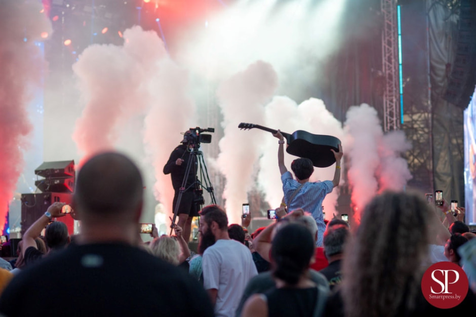 История фото с гитарой с рок-фестиваля Пружаны 6.jpg