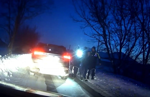 Штраф на 1350 рублей. Водитель “припарковался” в сугроб снега под Солигорском